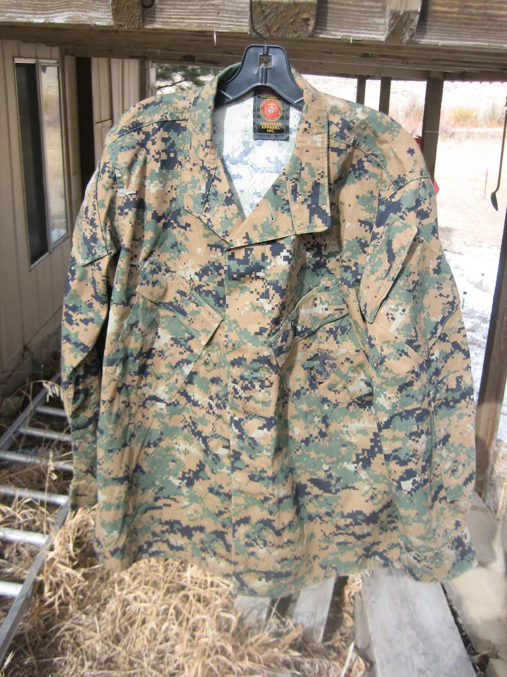 U.S. MARINE CORPS COMBAT UNIFORM SHIRT SIZE MED SHORT MINT CONDITION!-img-0