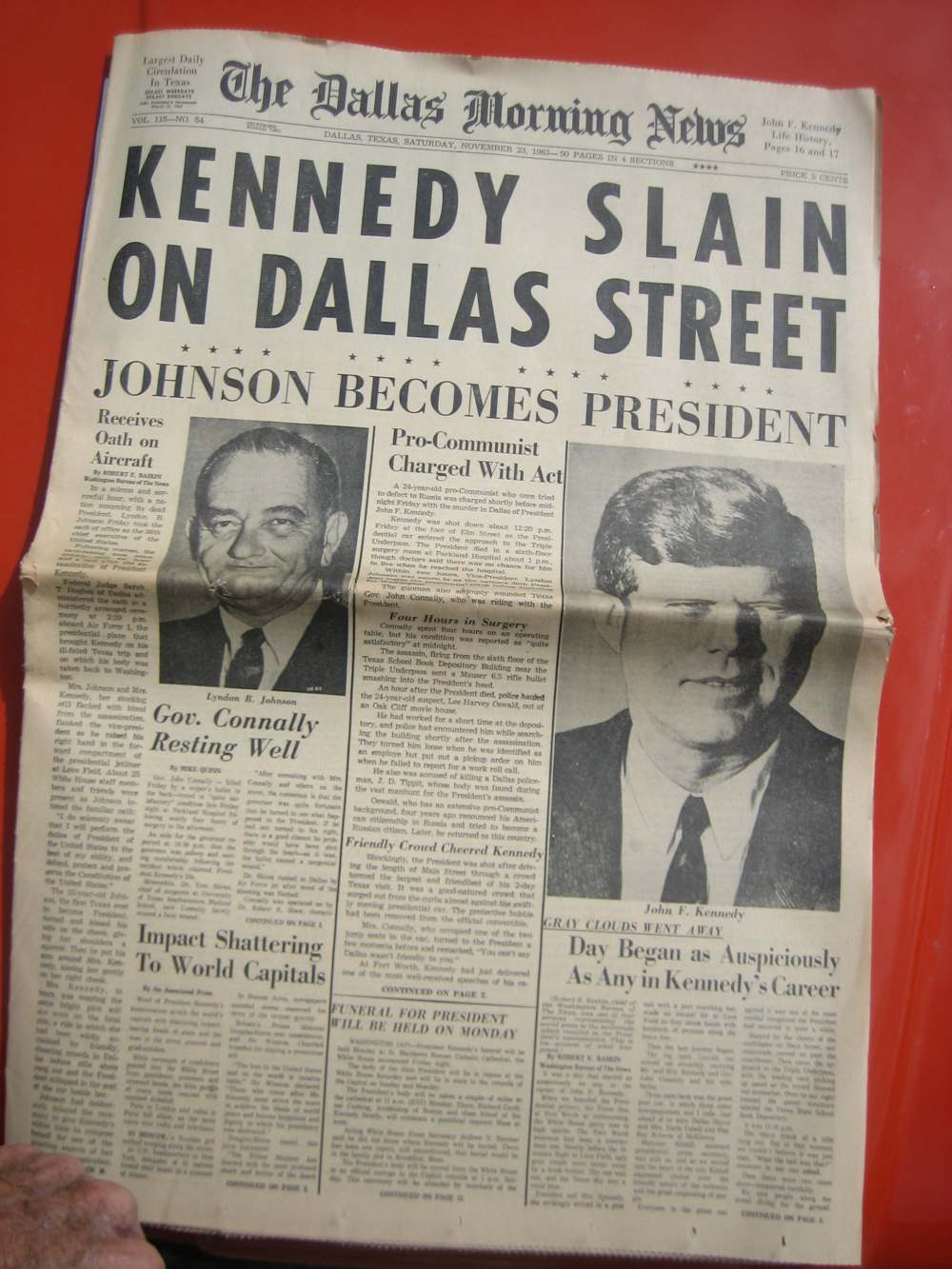 THE DALLAS MORNING NEWS PAPER ORG. KENNEDY SLAIN ON DALLAS STREET 1963.-img-1