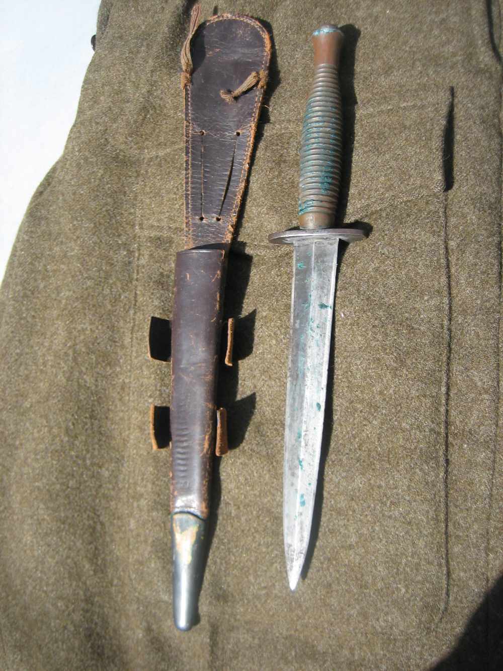 W.W. 2 BRITTISH FAIRBAIRN COMMANDO DAGGER THIRD PATTERN.-img-0