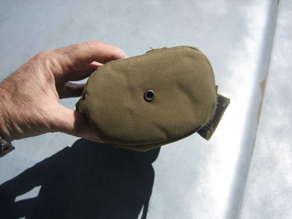 U.S. MILITARY CANTEEN WITH A CARRIER FITS ON GEAR VEST LOOKS VERY NICE!-img-3