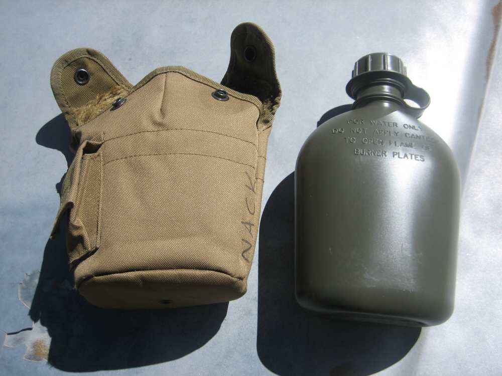 U.S. MILITARY CANTEEN WITH A CARRIER FITS ON GEAR VEST LOOKS VERY NICE!-img-0