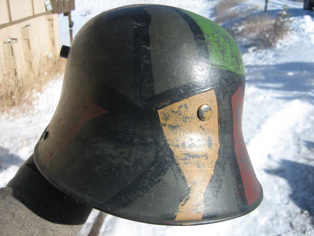 W.W. 1 ORIGINAL 1916 GERMAN CAMO HELMET SHEILD PAINTED ON SIDE LINER STRAP.-img-1