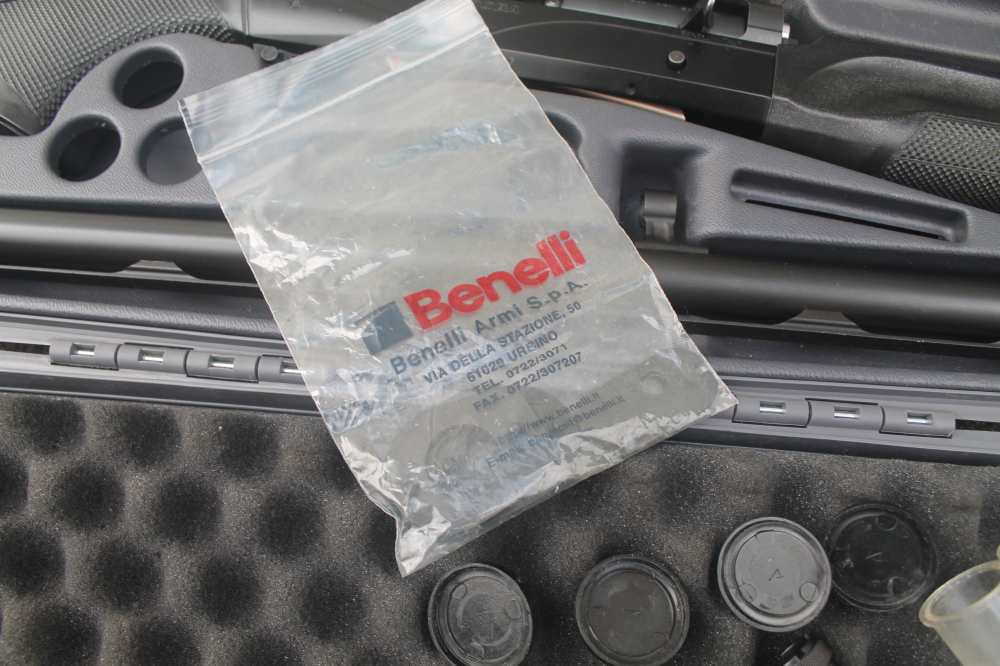 Benelli Cordoba 12 Ga 30” Ported Barrel  3” Chamber  in hard case Excellent-img-8