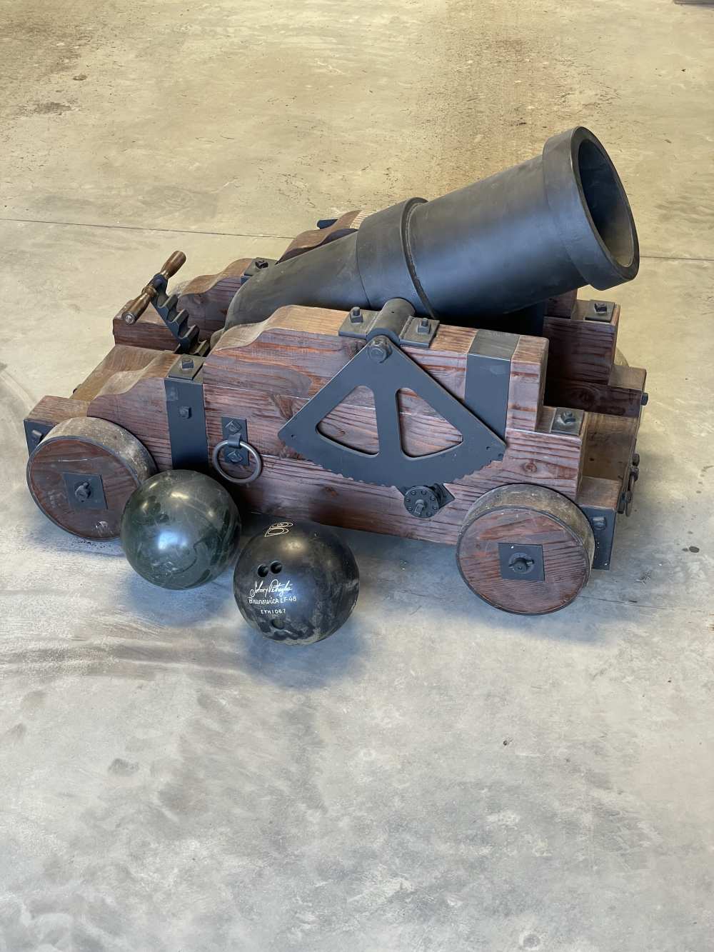 Custom black powder muzzle loading bowling ball cannon! - 1 mile range!-img-0