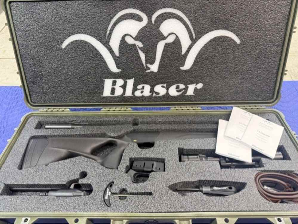 unfired Blaser R8 Ultimate with adjustable comb and stock in 300 wm. -img-1
