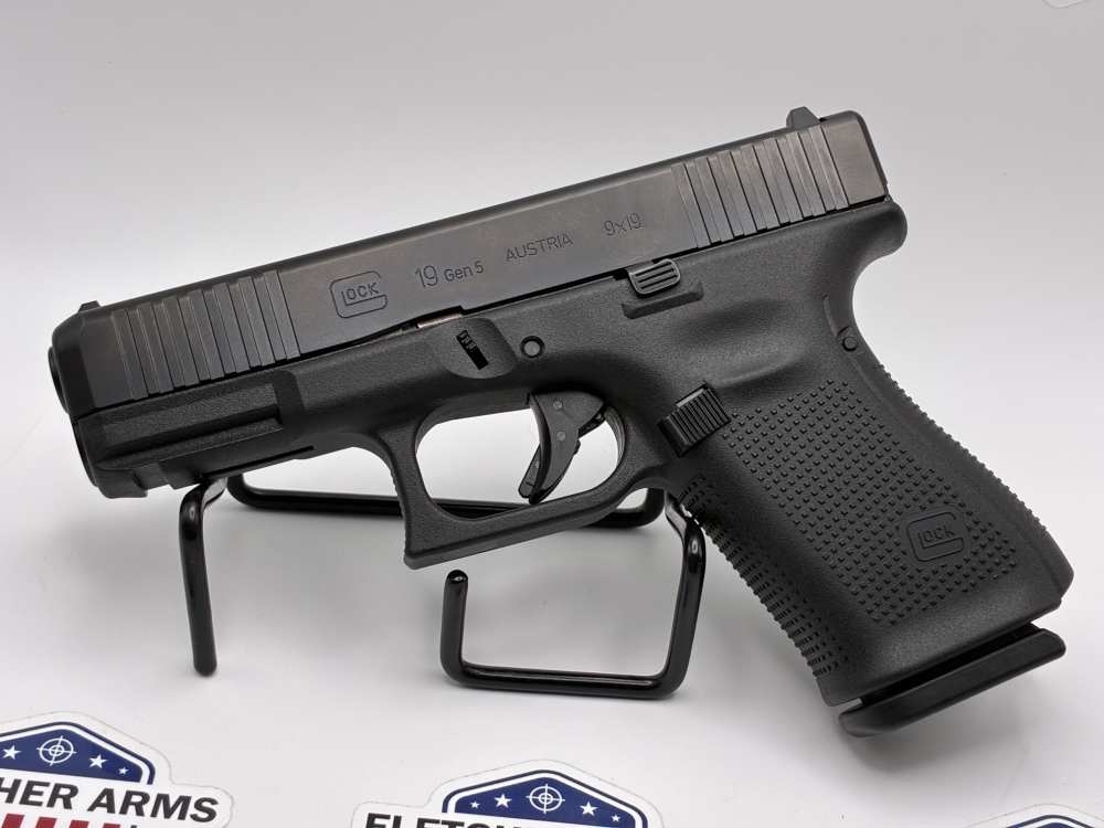 Glock 19 Gen5 9mm pistol with 3 magazines-img-0