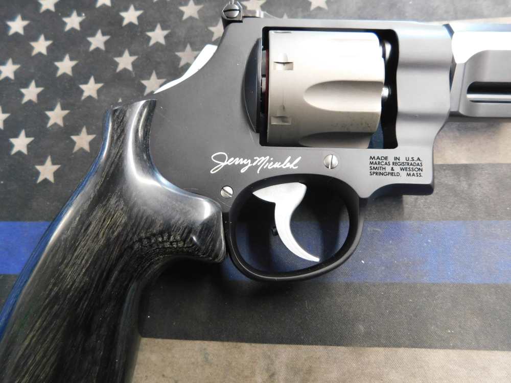 Smith and Wesson 327 Performance Center WR JERRY MICULEK 9mm-img-3