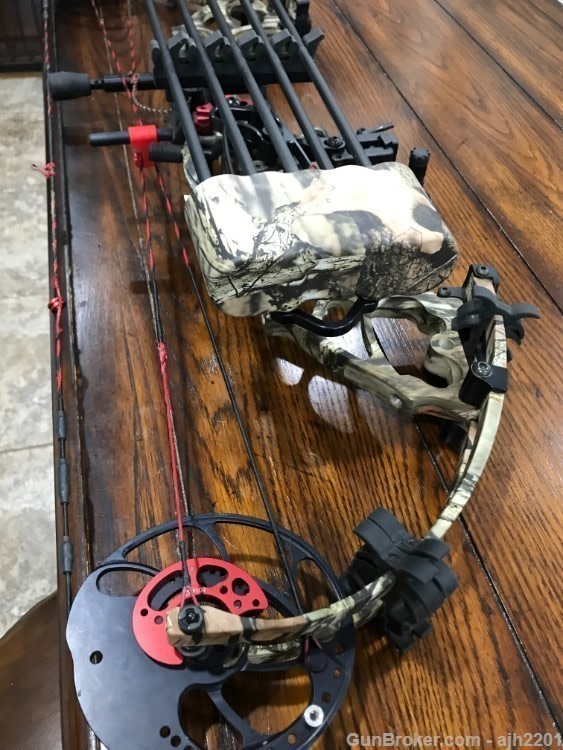 PSE CARBON AIR  bow LEFT HANDED (MAKE ME A REASONABLE OFFER)-img-0