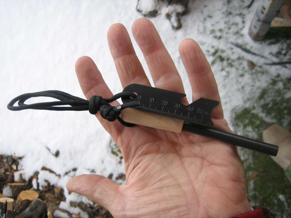 FIRE STARTER FERO ROD WITH A STRIKER UNUSED.-img-0