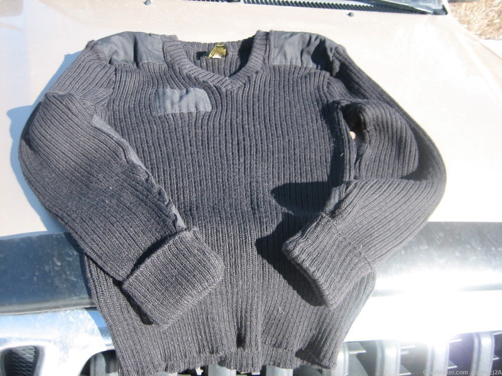 U.S. ARMY BLACK SWEATER SIZE 48 WOOL MADE IN ENGLAND.-img-0