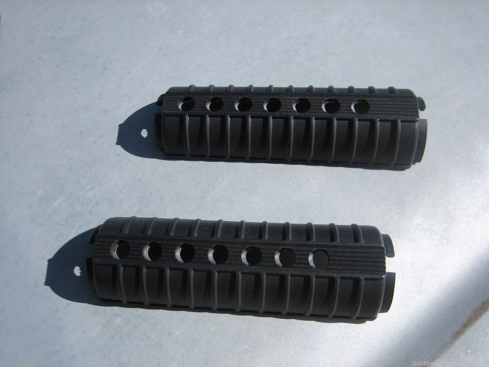 HAND GUARDS ROUND TYPE FOR M-4 CARBINE AND U.S. MARINE CORPS HAT SIZE MED.-img-0