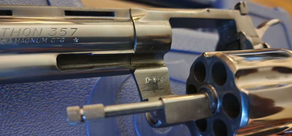 COLT PYTHON 357 MAGNUM 6 INCH BLUED  1983 MFG DATE-img-9