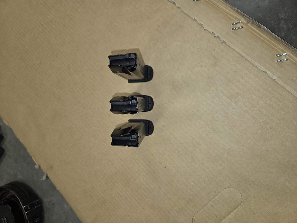 3 Quantity Ruger SR40 Magazines 15 Rounds-img-2