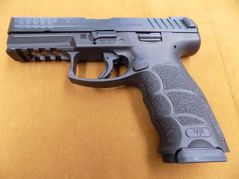 H&K VP9-B P1 9mm Semi Auto Pistol Night Sights, 3-17 Rnd, Mags, Like New -img-4