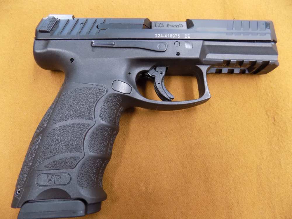 H&K VP9-B P1 9mm Semi Auto Pistol Night Sights, 3-17 Rnd, Mags, Like New -img-1