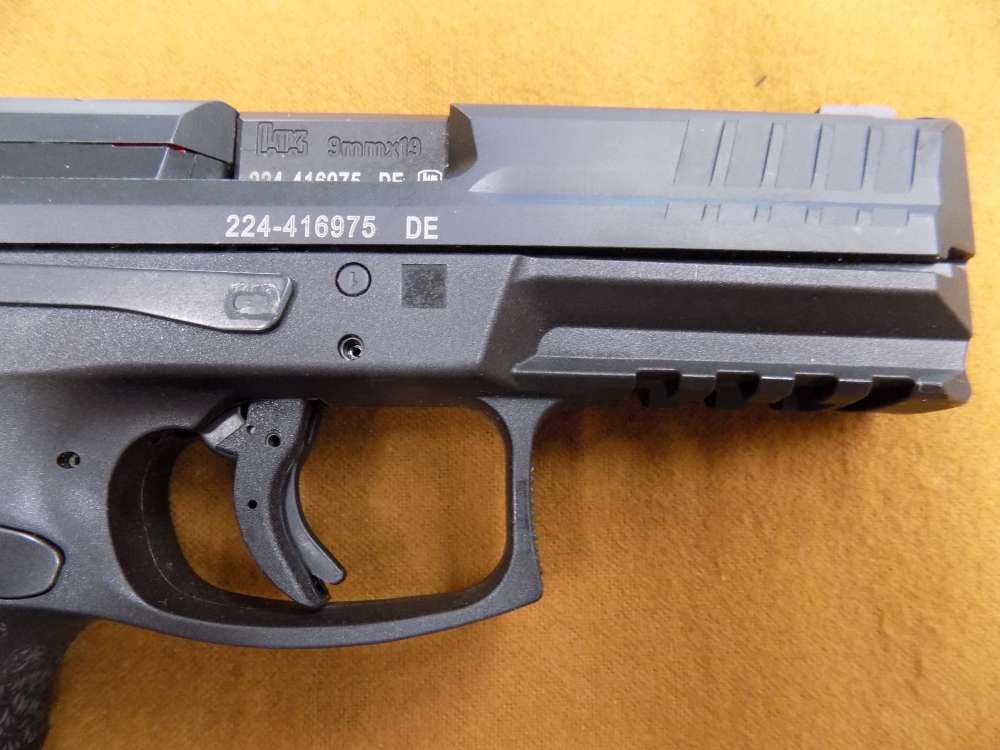 H&K VP9-B P1 9mm Semi Auto Pistol Night Sights, 3-17 Rnd, Mags, Like New -img-3