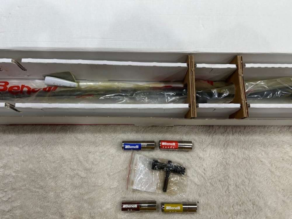 Benelli Super Black Eagle W/Extra Barrel and Choke Tubes-img-5