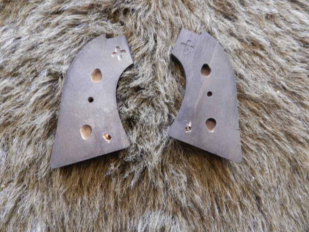 Heritage Arms Rough Rider Grips NIB-img-1