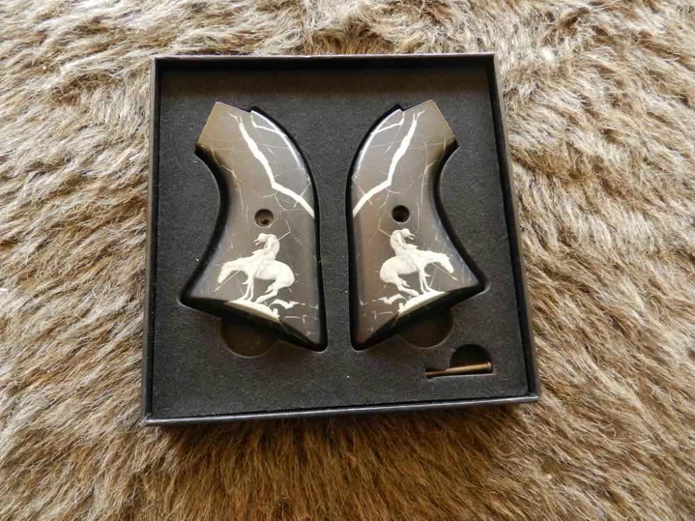 Heritage Arms Rough Rider Grips NIB-img-7