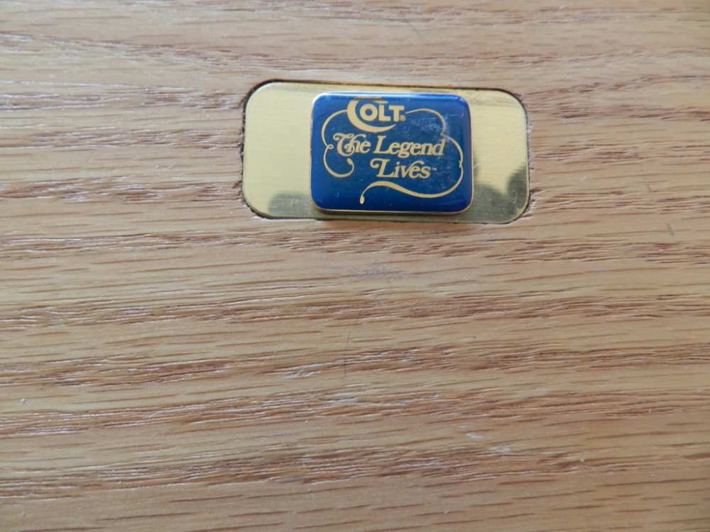 Colt "THE LEGEND LVES" Set NIB-img-1