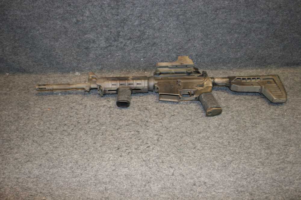 Aero Precision X15 rifle in 5.56 w/ desert camo / EO Tech red dot / Light-img-3
