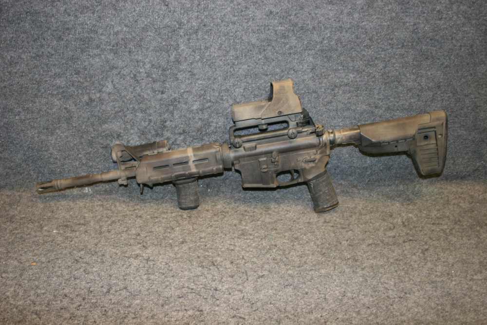 Aero Precision X15 rifle in 5.56 w/ desert camo / EO Tech red dot / Light-img-1