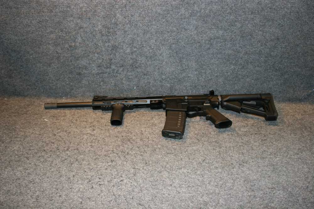 Plum Crazy GEM II rifle in 5.56 w/ one mag and flip up sight-img-3