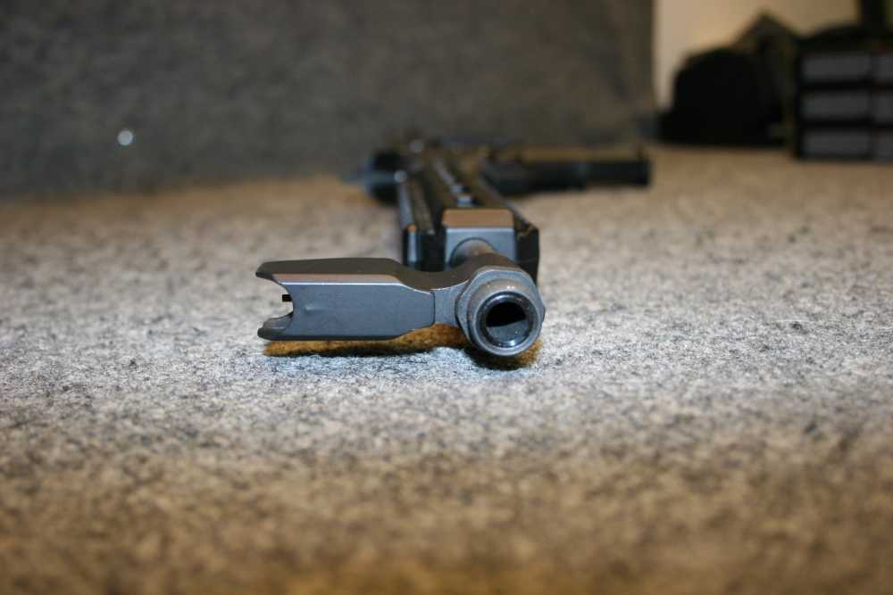 Kel Tec SUB 2000 rifle in .9MM takes Glock mags / foldable firearm-img-4