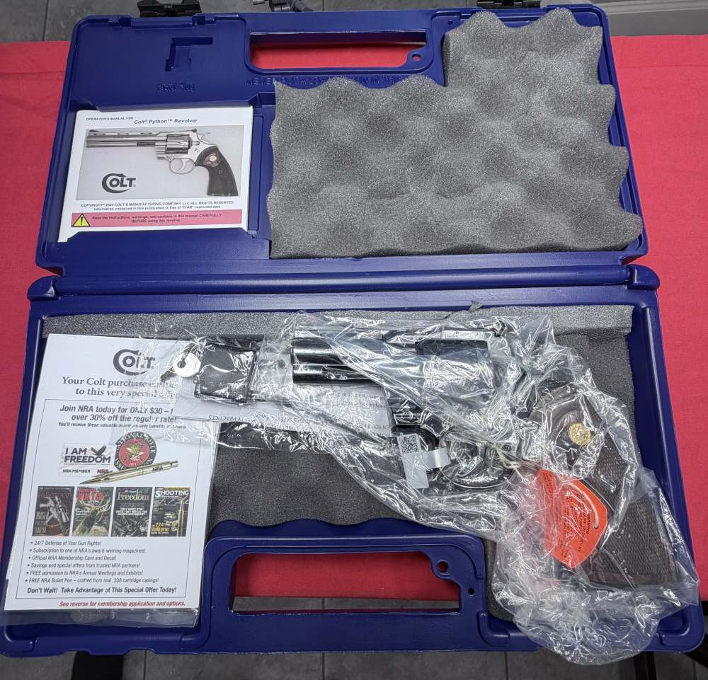 Colt Python.357 Magnum with 3 Inch Barrel-img-3