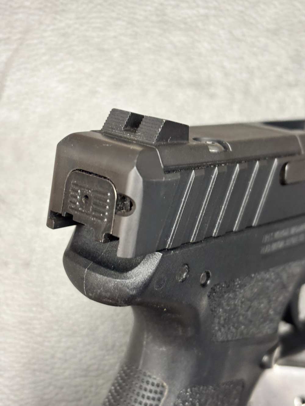 BERETTA APX A1 CARRY 9MM W/ 3 MAGAZINES. NO RESERVE -img-4