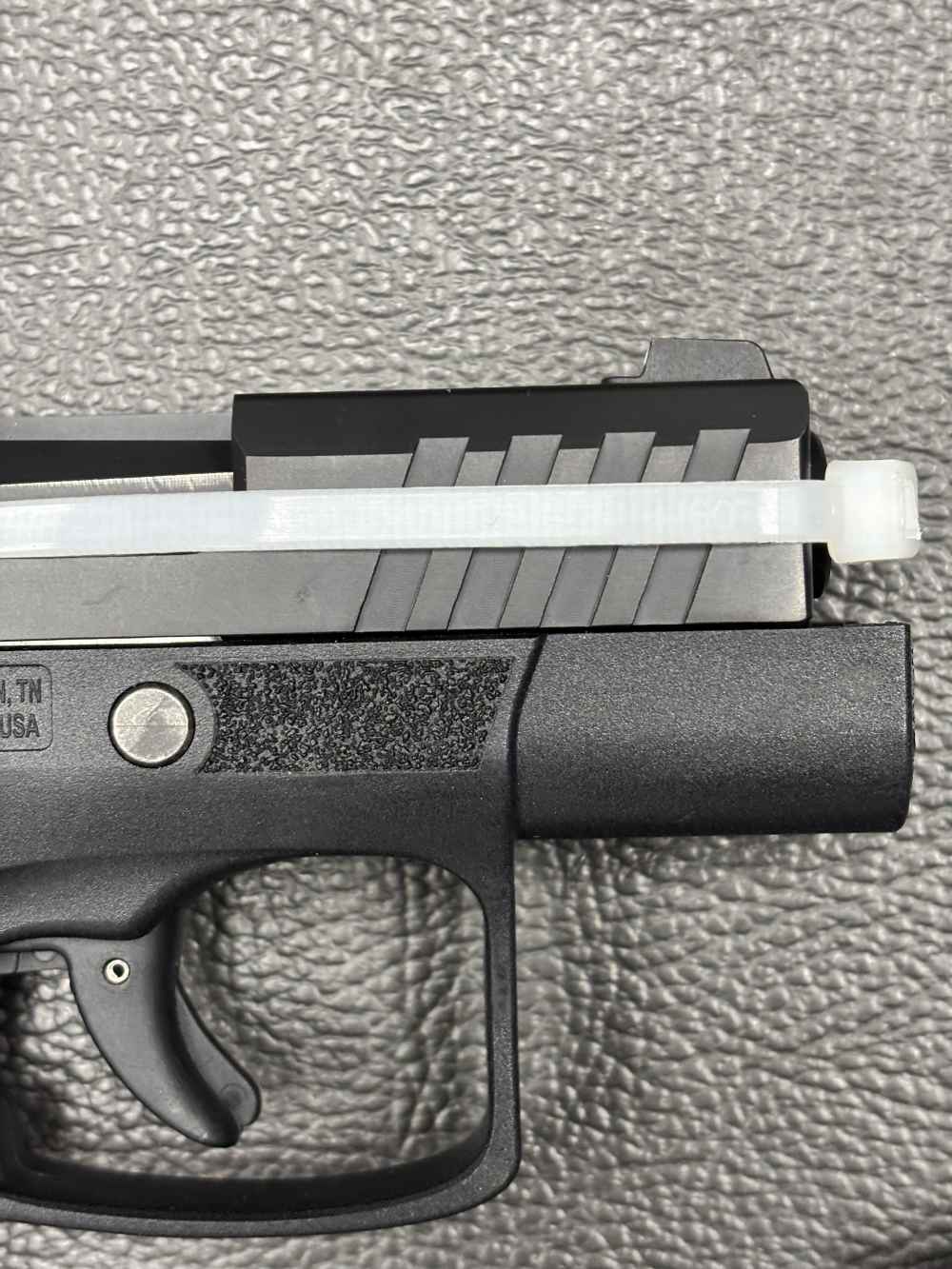BERETTA APX A1 CARRY 9MM W/ 3 MAGAZINES. NO RESERVE -img-3