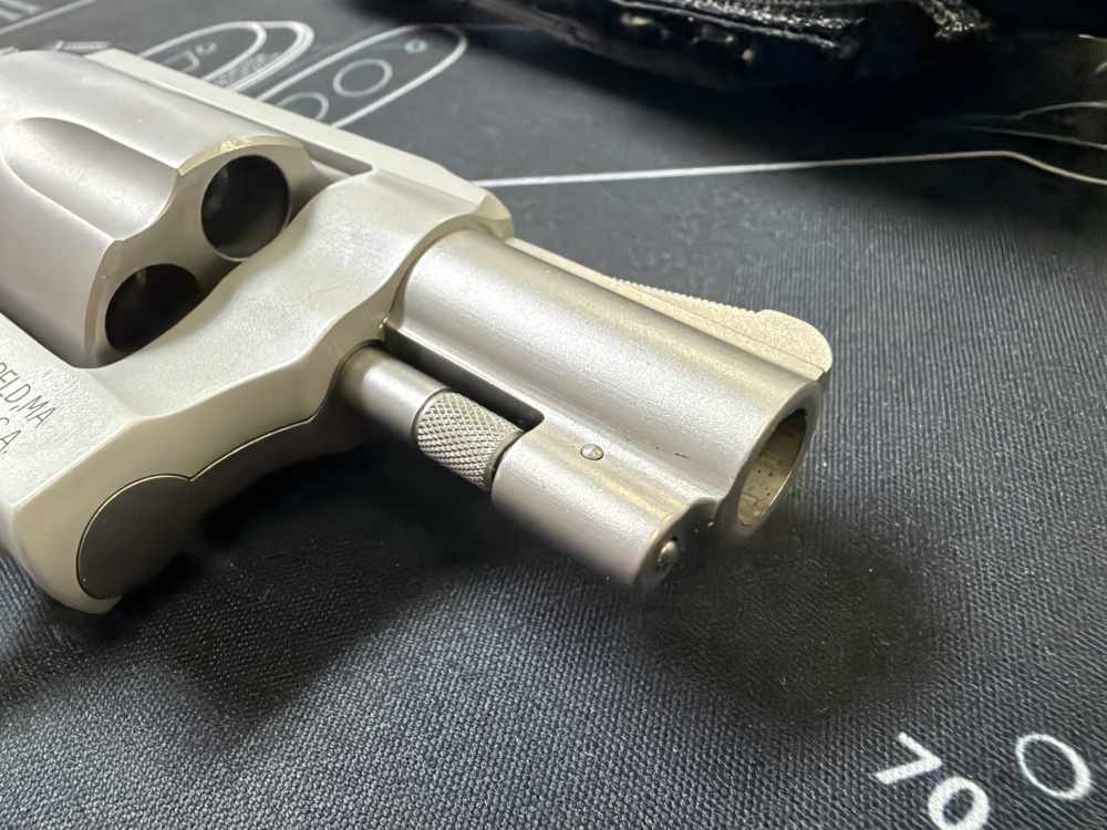 Smith & Wesson Model 642-1 AIRWEIGHT in .38 S&W Spl.+ P - HAMMERLESS-img-8