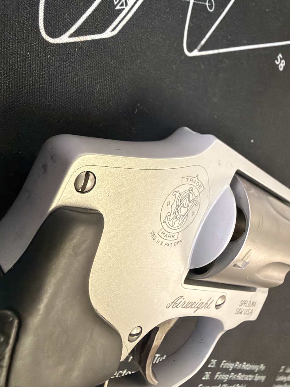 Smith & Wesson Model 642-1 AIRWEIGHT in .38 S&W Spl.+ P - HAMMERLESS-img-12