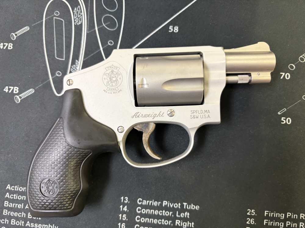Smith & Wesson Model 642-1 AIRWEIGHT in .38 S&W Spl.+ P - HAMMERLESS-img-7