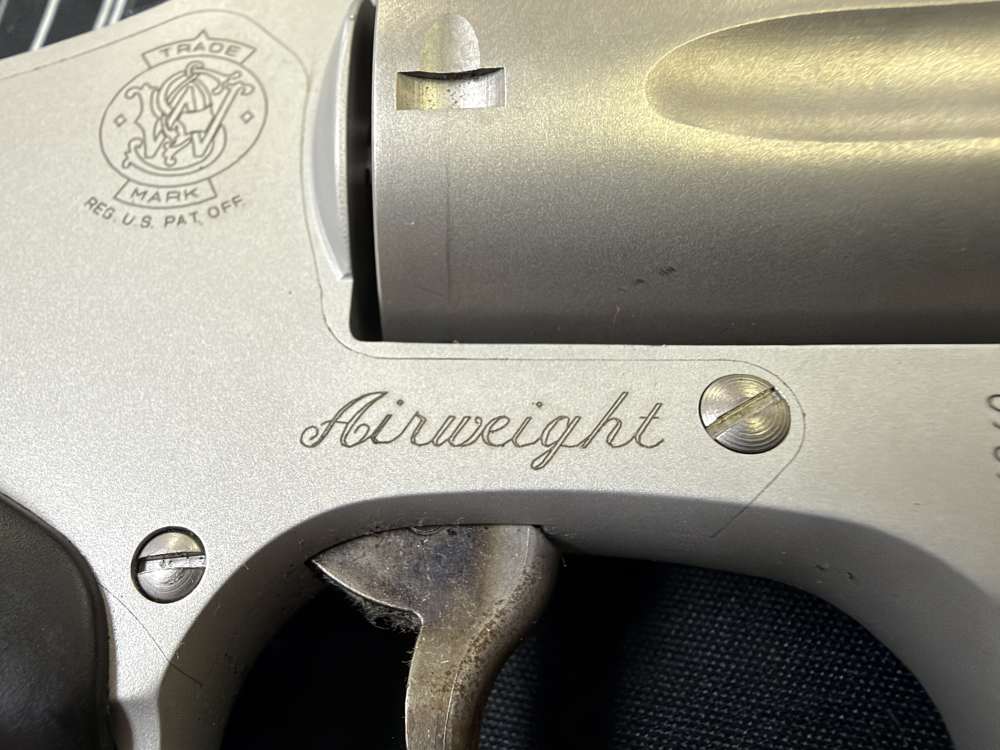 Smith & Wesson Model 642-1 AIRWEIGHT in .38 S&W Spl.+ P - HAMMERLESS-img-6