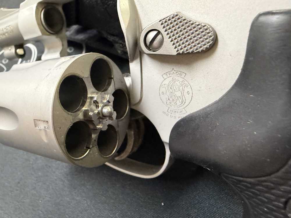 Smith & Wesson Model 642-1 AIRWEIGHT in .38 S&W Spl.+ P - HAMMERLESS-img-3