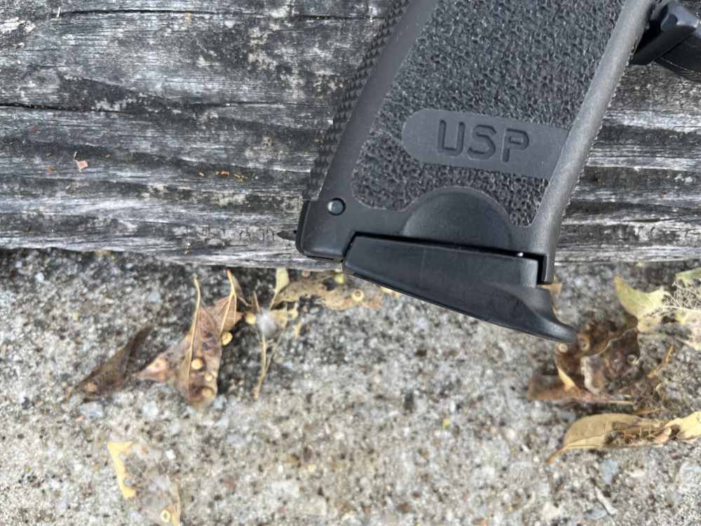 HK USP Compact 9mm Boxed 2 Mags Holster PENNY NO RESERVE! .01 $.01 -img-11