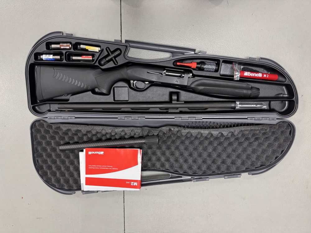 Benelli M2 12-Gauge Shotgun 26-inch barrel - Hard Case & Accessories-img-0