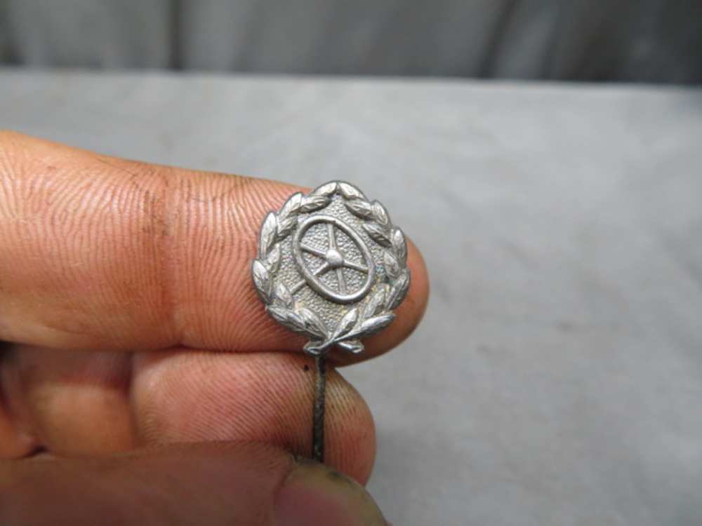 WWII GERMAN ARMY SILVER DRIVER’S PROFICIENCY BADGE STICKPIN-img-0