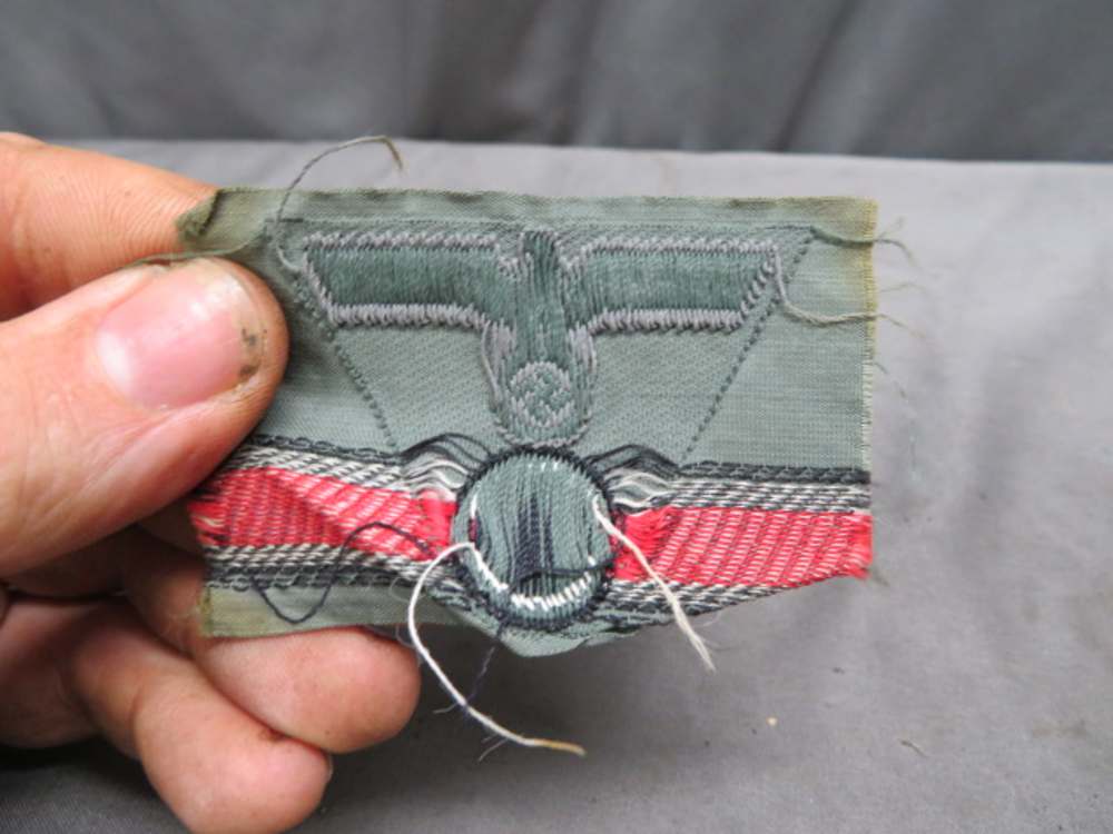 WWII GERMAN ARMY M43 FIELD CAP “TRAPEZOID” EAGLE & COCKADE INSIGNIA-img-1