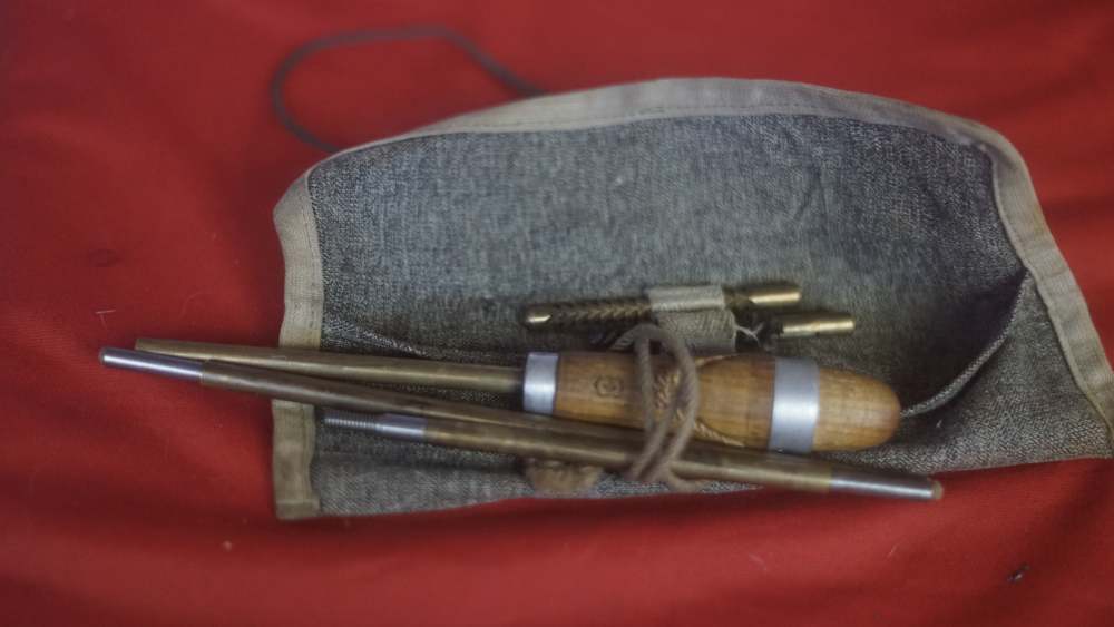 Swiss MP44 cleaning kit-img-1