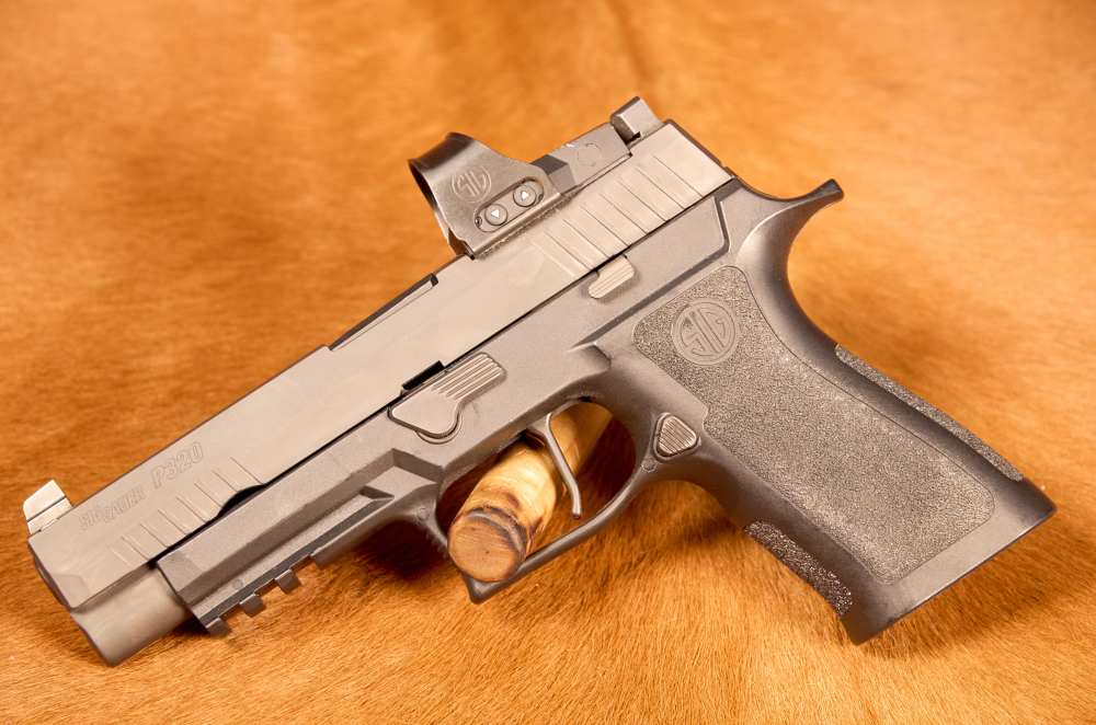 Sig Sauer P320 9mm W/ Sig Romeo1, 3 mags, box. Denver PD-img-1