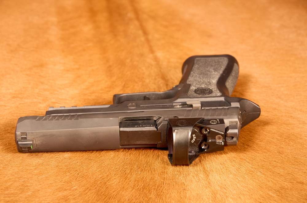 Sig Sauer P320 9mm W/ Sig Romeo1, 3 mags, box. Denver PD-img-5