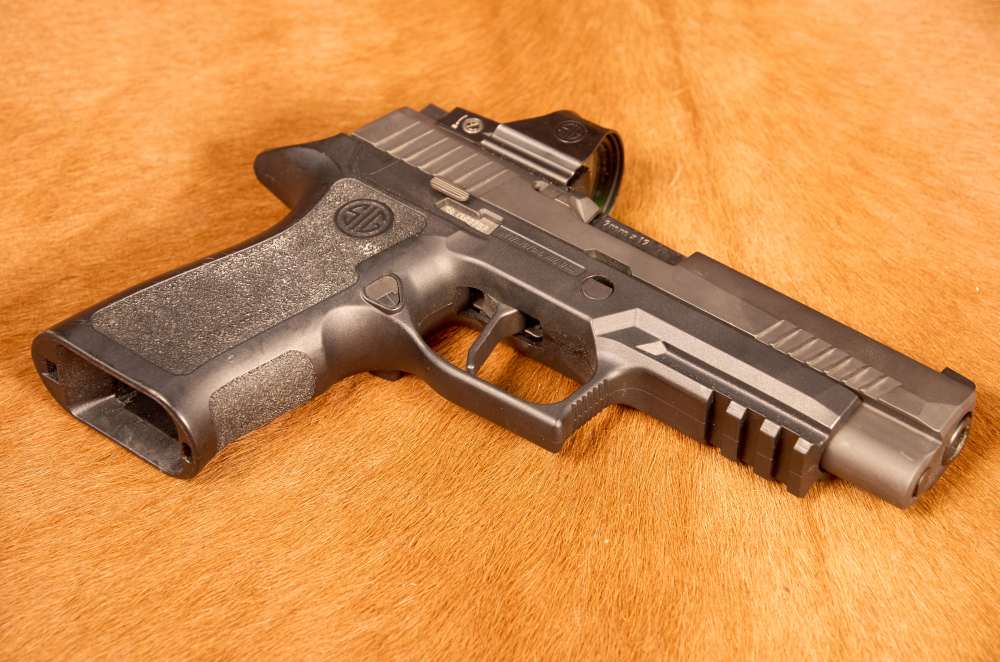 Sig Sauer P320 9mm W/ Sig Romeo1, 3 mags, box. Denver PD-img-3