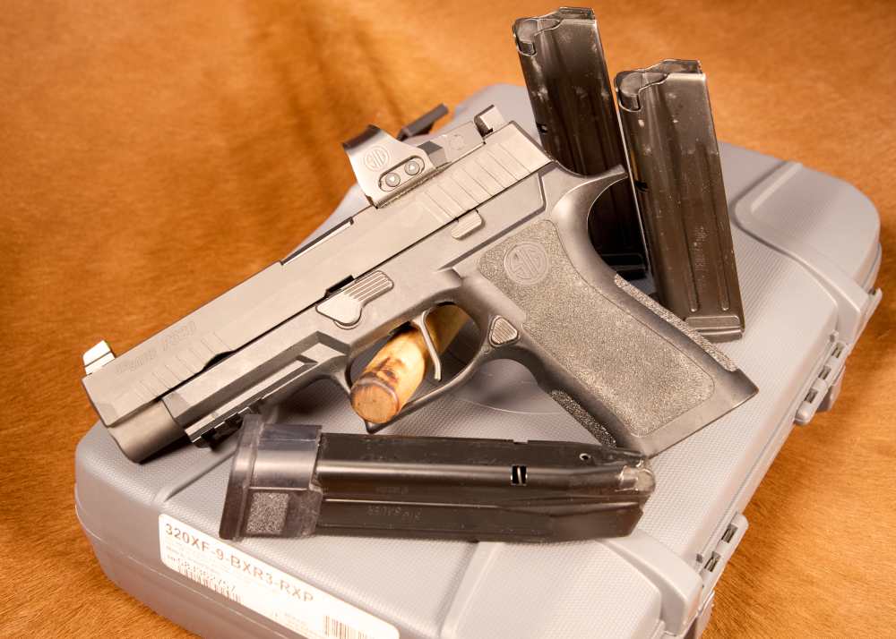 Sig Sauer P320 9mm W/ Sig Romeo1, 3 mags, box. Denver PD-img-0