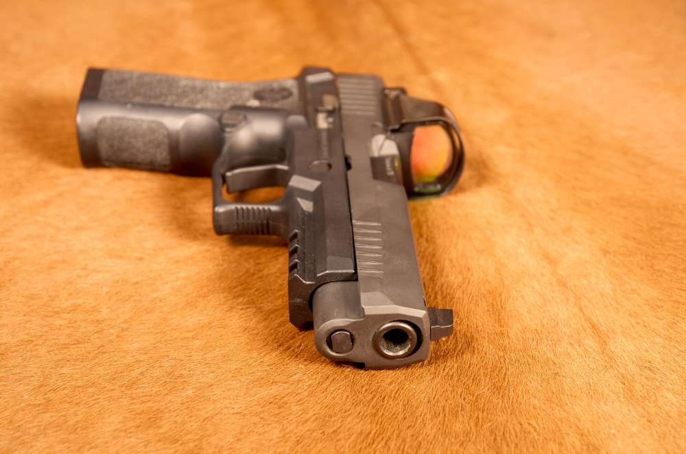 Sig Sauer P320 9mm W/ Sig Romeo1, 3 mags, box. Denver PD-img-4
