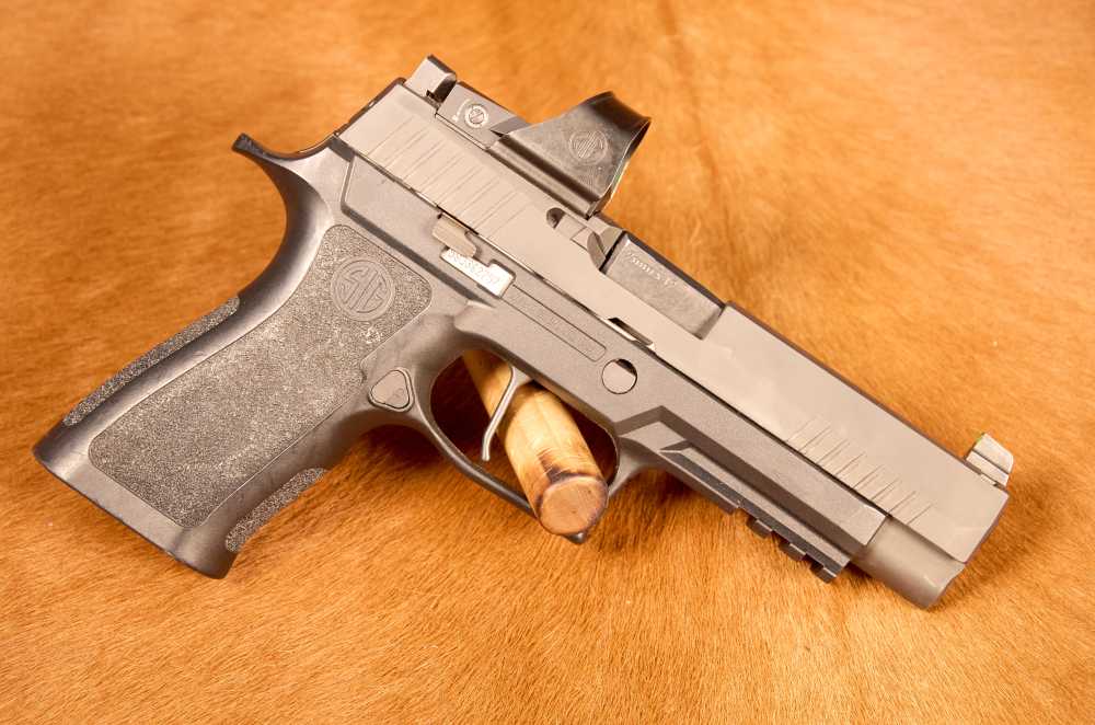 Sig Sauer P320 9mm W/ Sig Romeo1, 3 mags, box. Denver PD-img-2