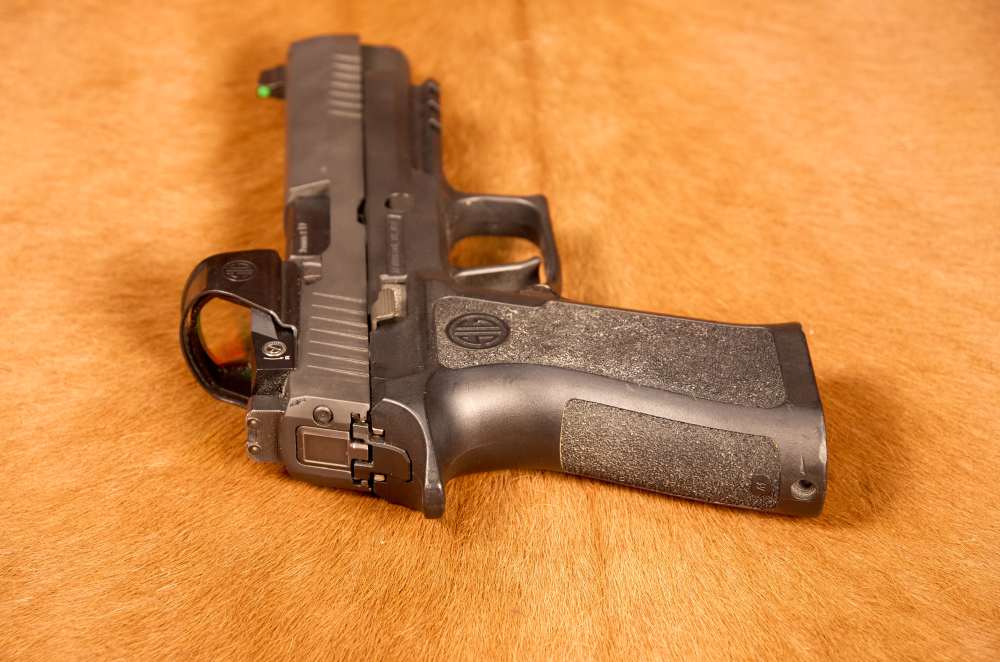 Sig Sauer P320 9mm W/ Sig Romeo1, 3 mags, box. Denver PD-img-6