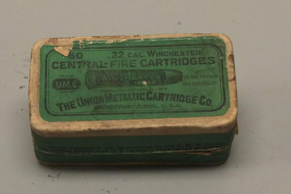 Vintage Union Metallic .32 Winchester Ammo-img-0