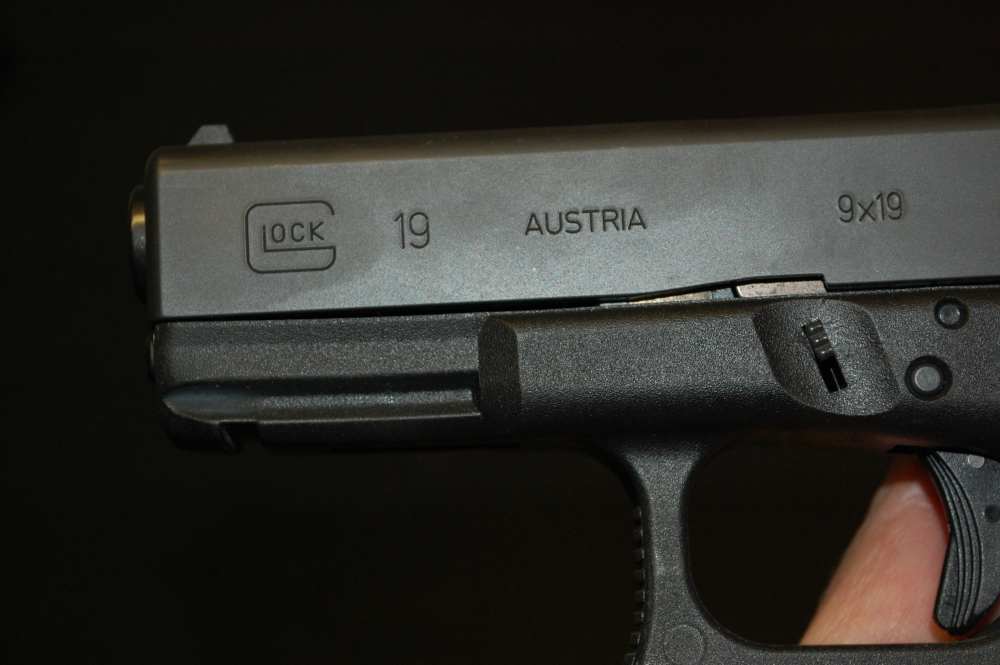 Glock 19 Gen 3 9mm Semi-Auto Pistol 2 - 10Rd Mags -img-10
